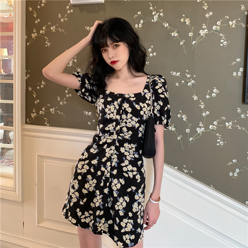French Daisy dress with thin and slim body