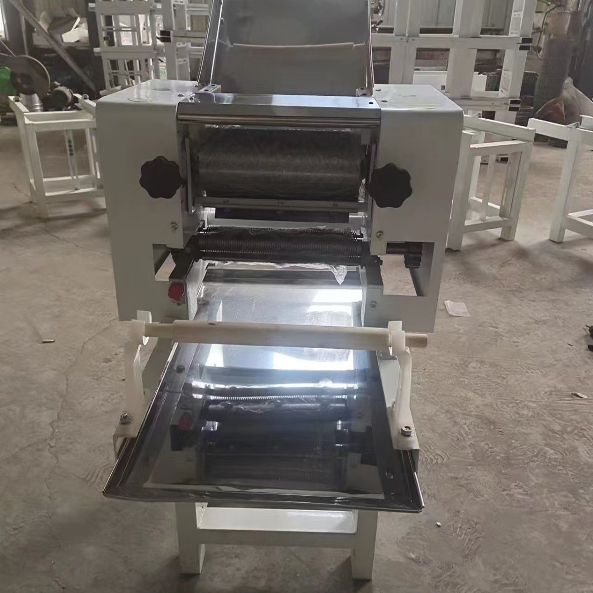大型压面机电动商用鲜面机面条机揉压一体多功能饺子皮混沌挂面机
