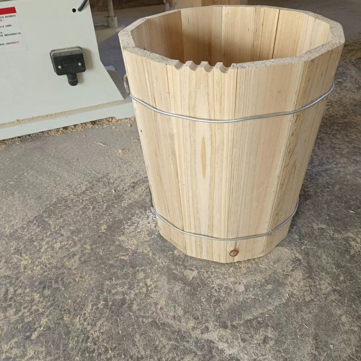 圆桶诱杉木蜜蜂中蜂蜂箱老式加厚养蜂招老式木桶立式诱蜂桶