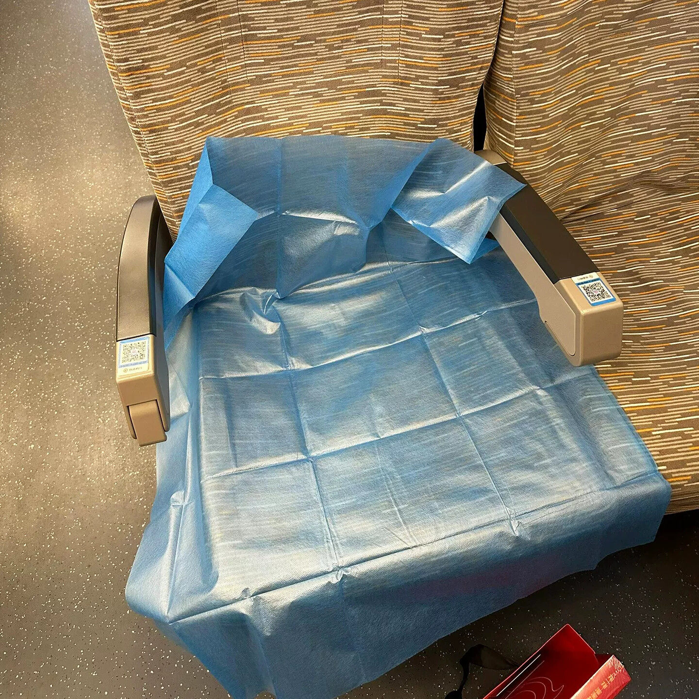 【旅行清单】酒店沙发椅子隔脏神器一次性坐垫高铁便携防水火车垫