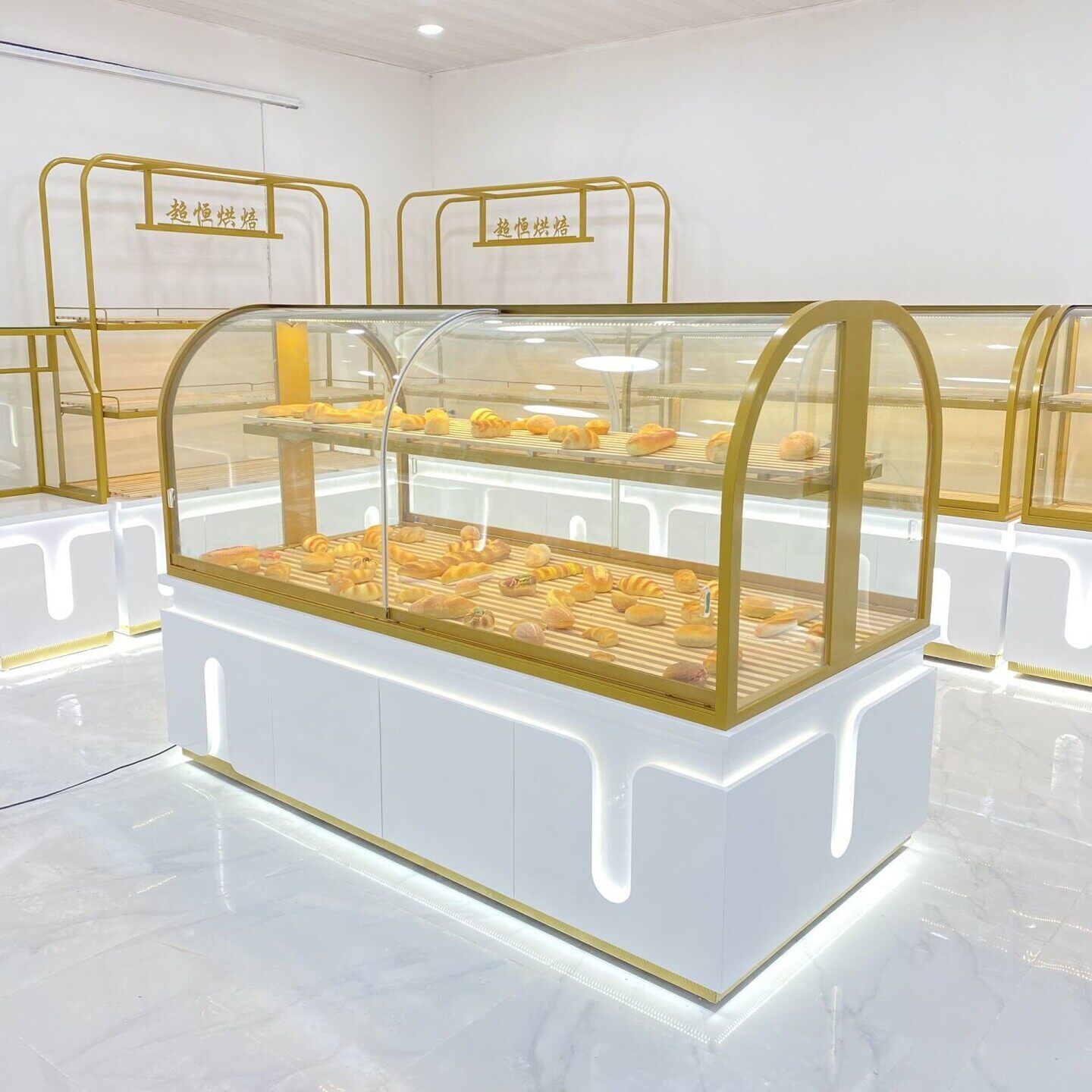 面包柜面包展示柜镀钛不锈钢弧形中岛柜边柜生日蛋糕模型糕点架子图片