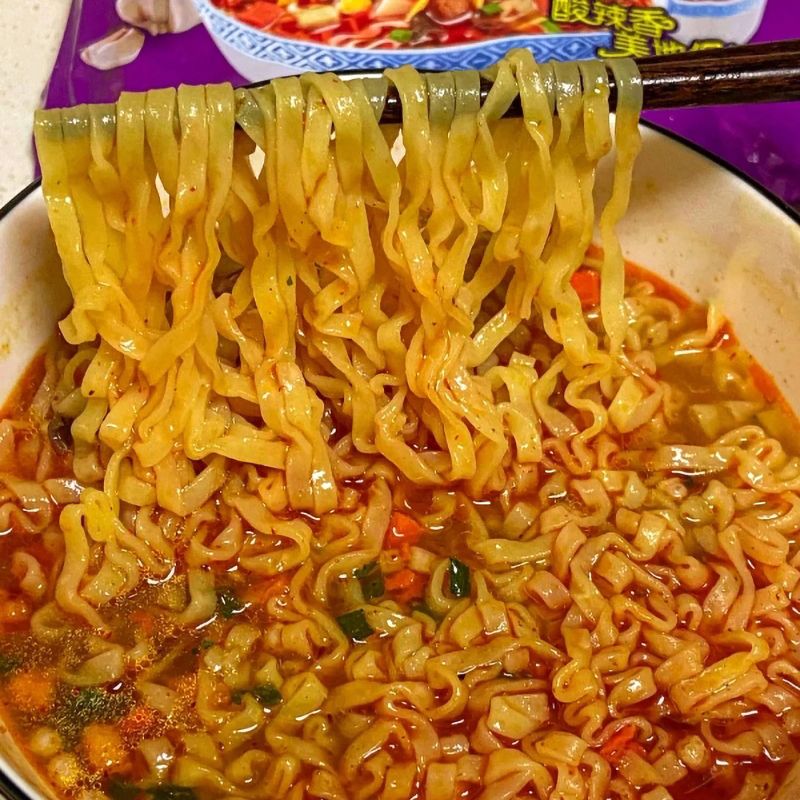 康师傅油泼辣子酸汤面方便面宽面饼泡面酸汤面方便速食20袋整箱装