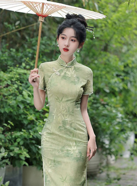 凌茜恣禾新中式少女绝美绿色改良旗袍高级感修身显瘦日常可穿裙子