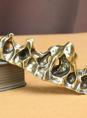 实心纯黄铜茶桌假山茶宠托具小摆件古铜书房镇纸办公桌山形毛笔搁