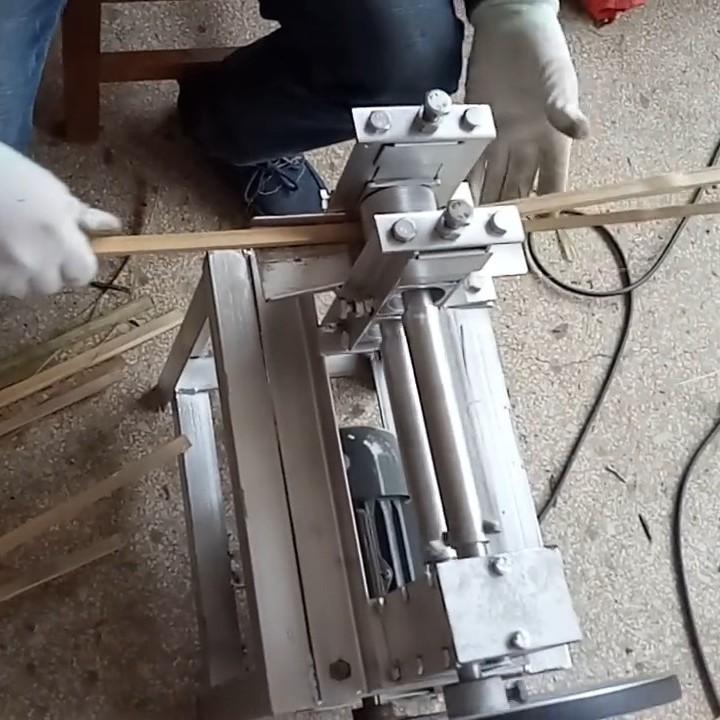 破竹机 电动开片机 破竹器 破篾机 启篾机 竹篾开竹片 竹条分层机