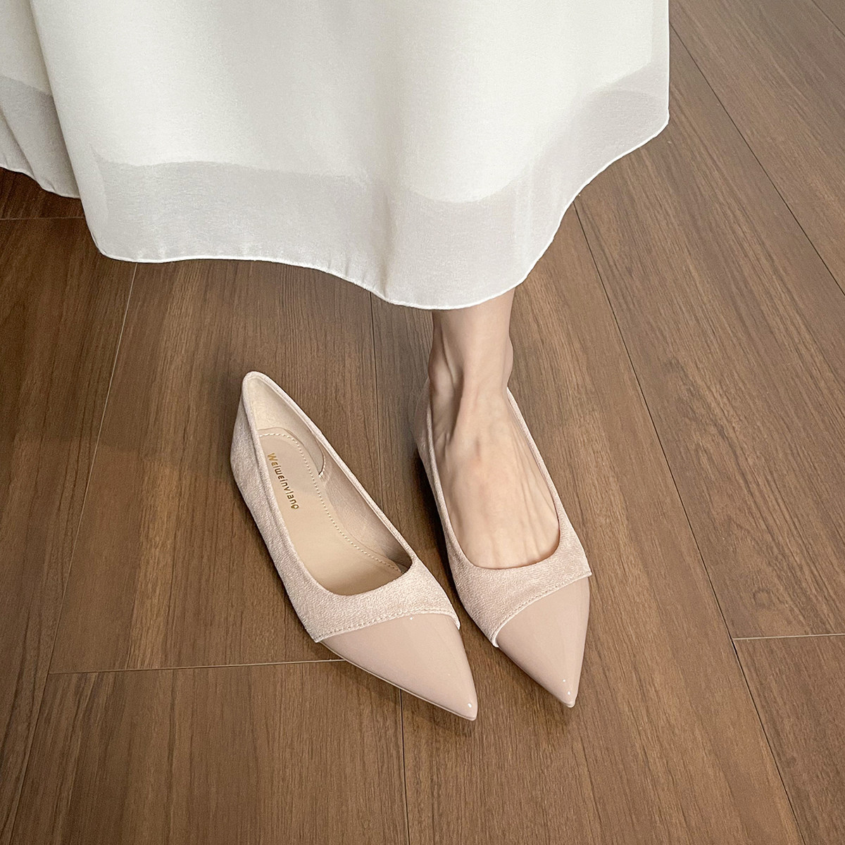 尖头平底单鞋女2026新款轻便百搭一脚蹬瓢鞋小香风浅口软底豆豆鞋