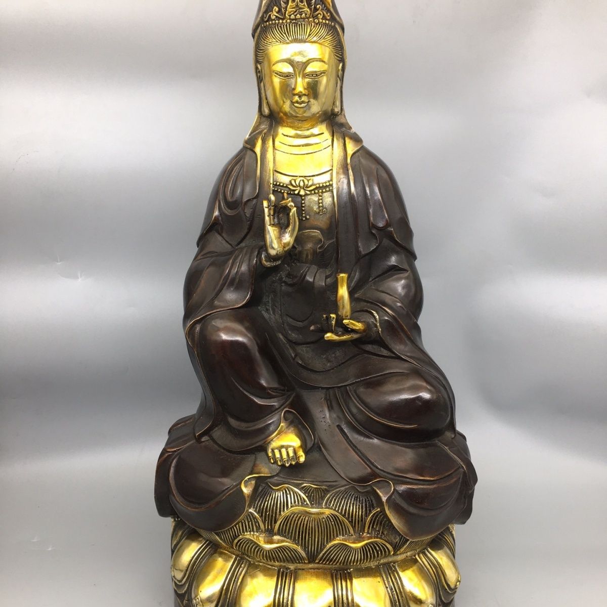 古玩铜器收藏,大号坐莲观音,重量约10.6斤,尺寸高约39厘米