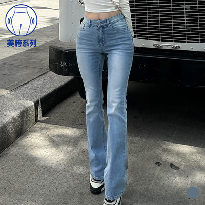 水洗浅蓝色百搭丰胯微喇牛仔裤