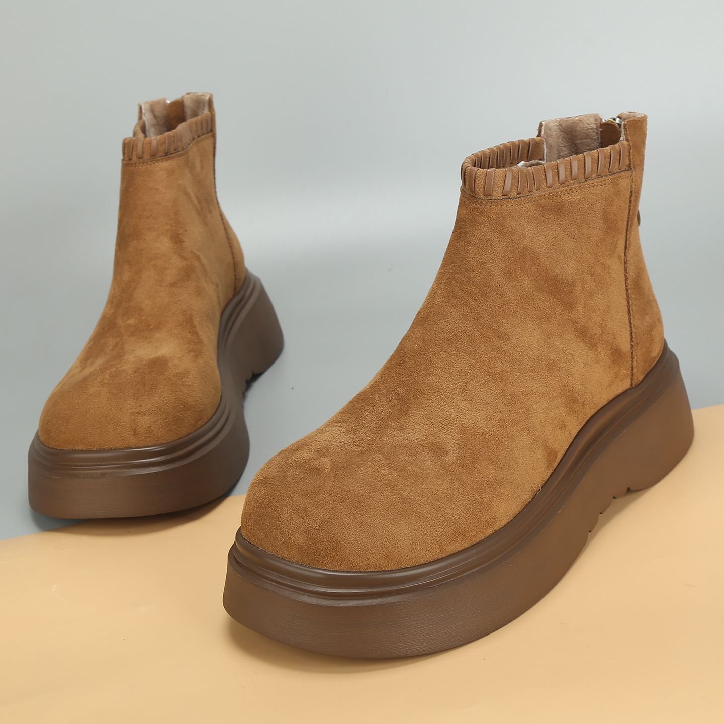 前掌加宽大码女鞋41到43秋冬新款真皮靴子厚底马丁靴短靴宽头女靴