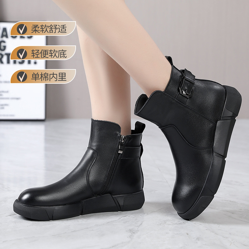 宽胖脚大码女鞋41到43秋冬季新款真皮靴子平底马丁靴短靴宽头加绒