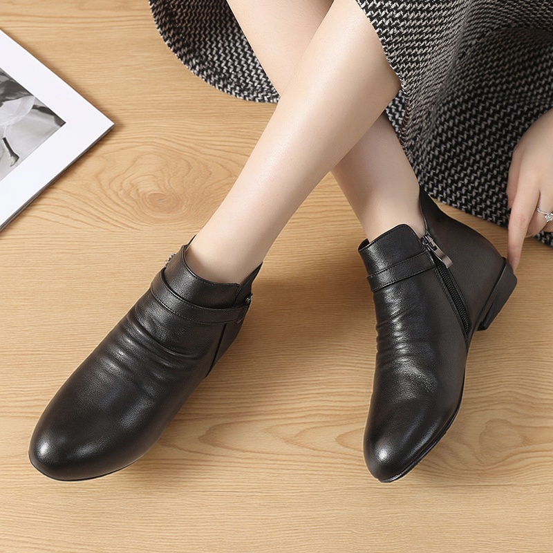 前掌加宽大码女鞋41到43秋冬新款真皮靴子棉靴中老年短靴妈妈女靴