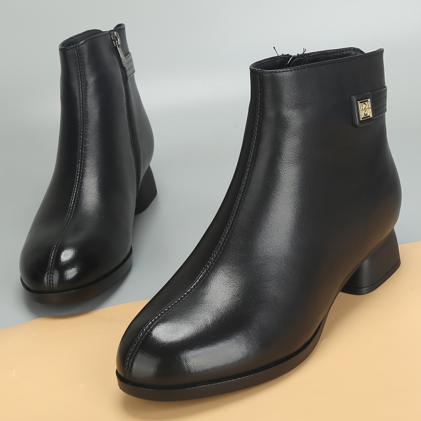 前掌加宽大码女鞋41到43秋冬新款粗跟真皮短靴女靴加绒棉鞋丫丫42