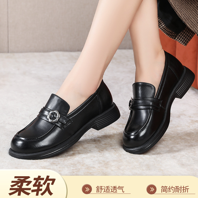 前掌加宽大码女鞋41到43春秋新款真皮乐福鞋单鞋女鞋软底豆豆鞋42