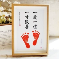 Годовой, один -дюймовый ребенок, развлекайте еженедельную печать рук и ног, чтобы отметить сотни дней в полнолуние каллиграфии и рисовать новорожденные ноги, чтобы ознаменовать подарки