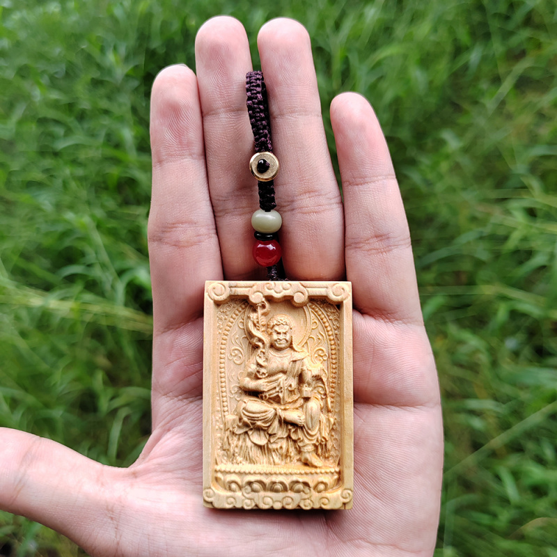 崖柏木牌钥匙扣木雕不动明王生肖