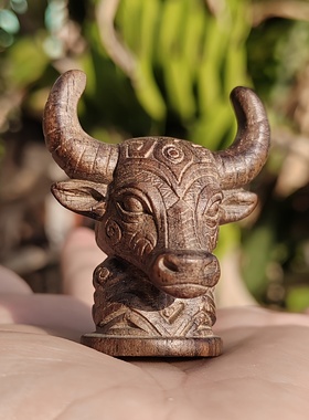 新中式檀木雕刻牛头摆件家居桌面装饰品学生随身便携文玩手把件