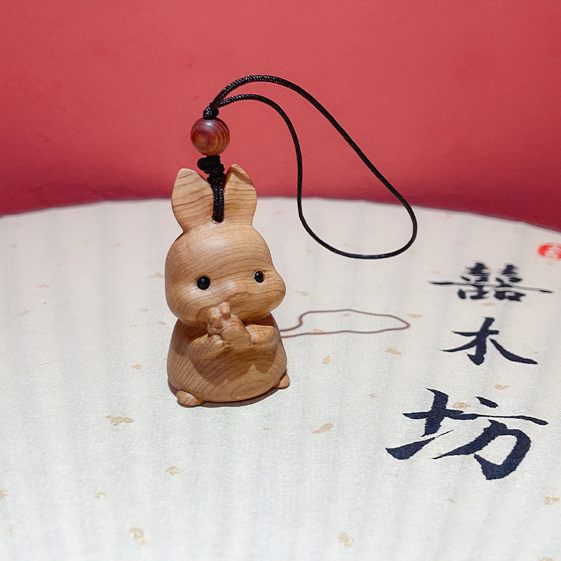 崖柏木雕刻可爱卡通小兔子手机挂件迷你兔钥匙挂件包包挂饰