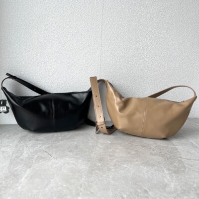 2024新款设计头层牛皮牛角包流行百搭单肩包真皮时尚饺子斜跨女包