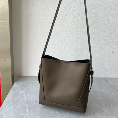 公司单尾货高品质牛皮水桶包休闲百搭单肩包真皮大容量斜跨女包包