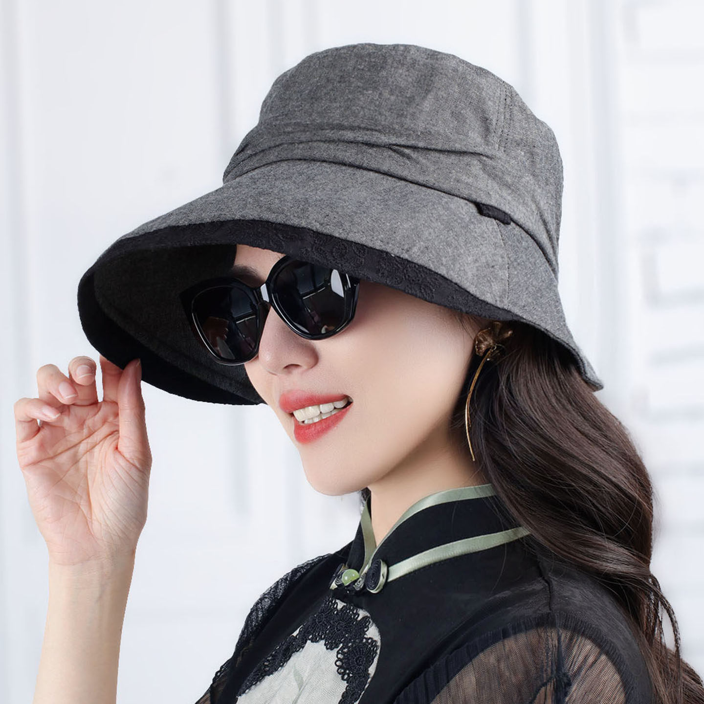 春夏上新绣花翻边透气圆平顶太阳帽可折叠渔夫帽中老年妈妈度假帽