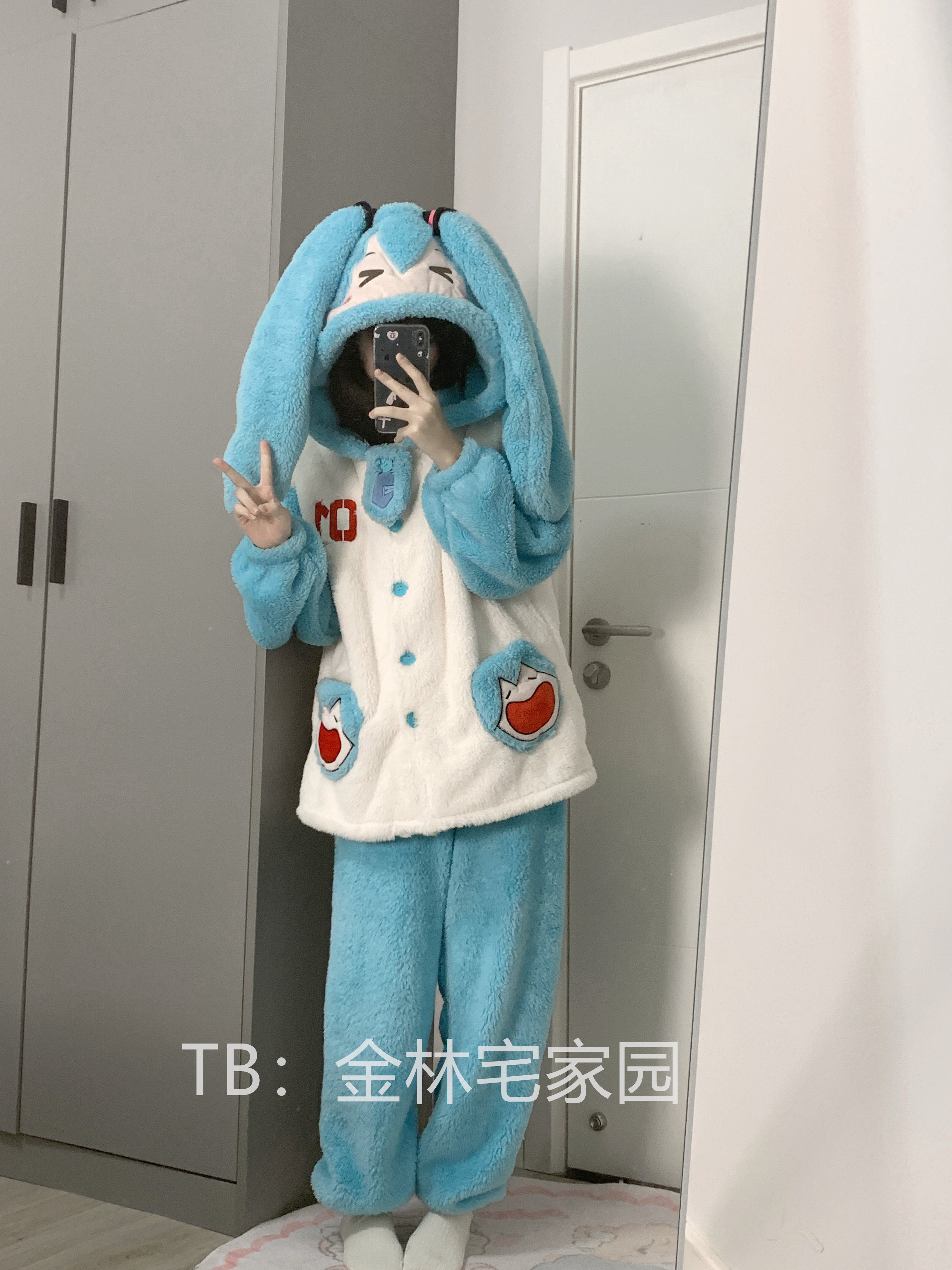 家居服女款珊瑚绒初音未来睡衣