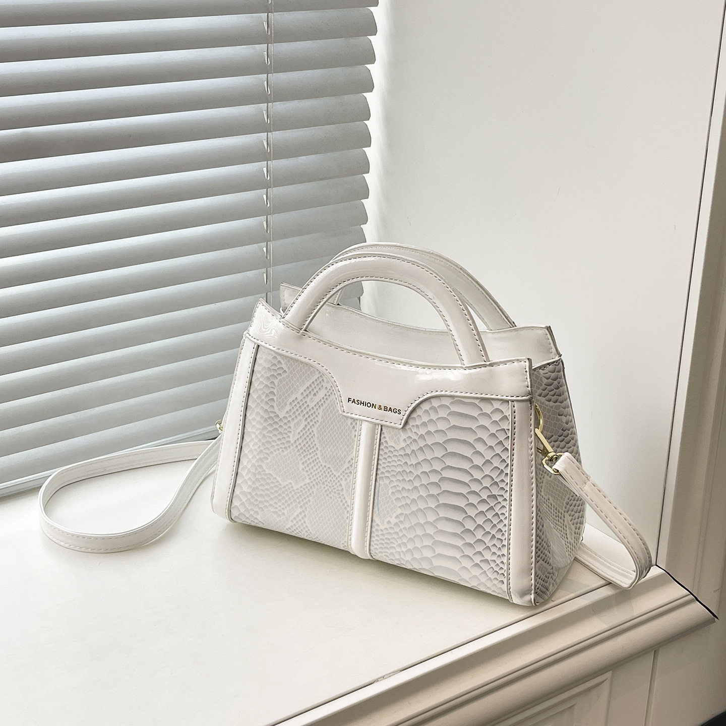 气质通勤韩版小众小包包女手提包2025冬季新款个性斜挎包小方包包,箱包皮具/热销女包/男包,小方包,淘宝优惠券,粉丝福利购,淘宝优惠卷