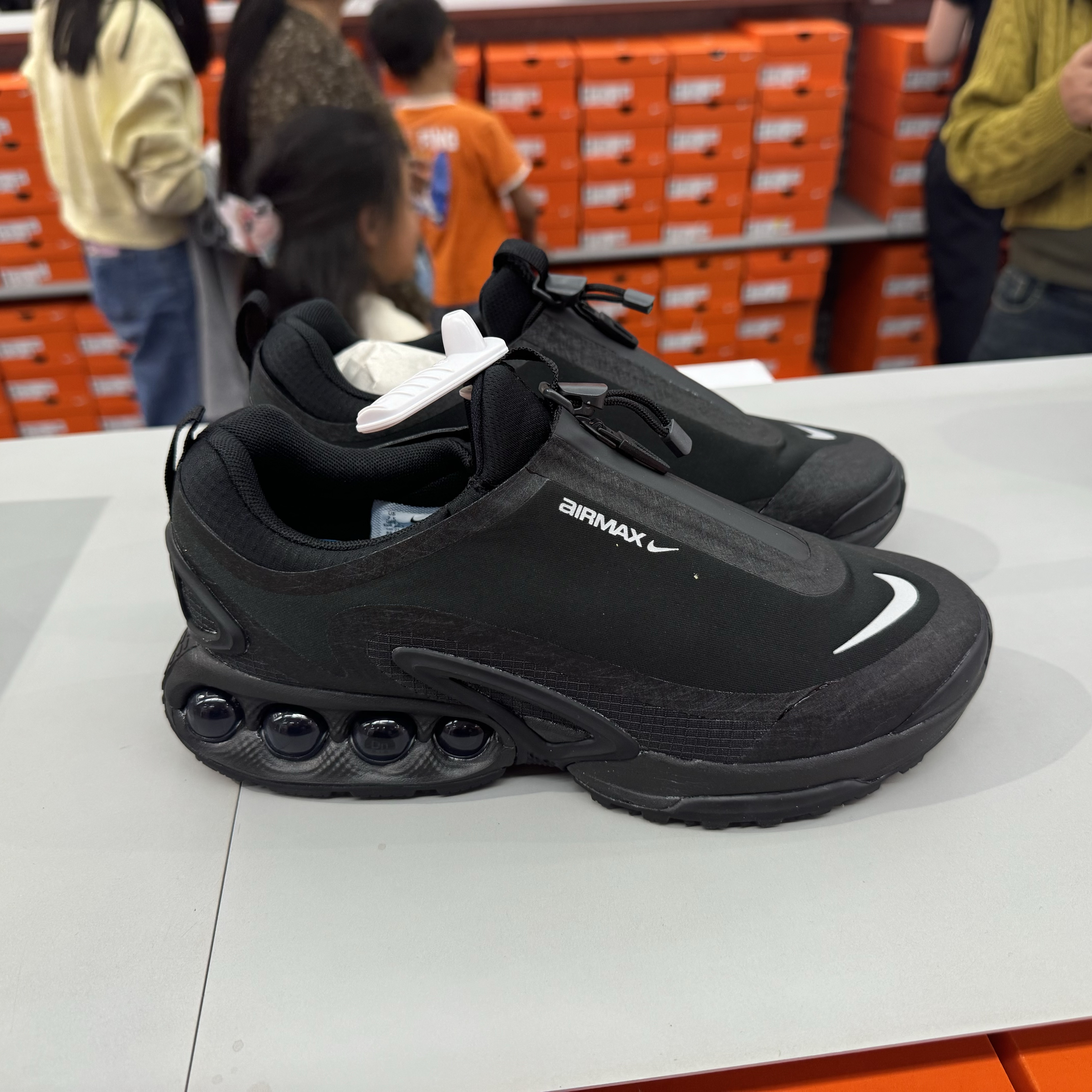 犇犇运动Nike/ 男子气垫缓震舒适休闲跑步鞋 HQ8605-001