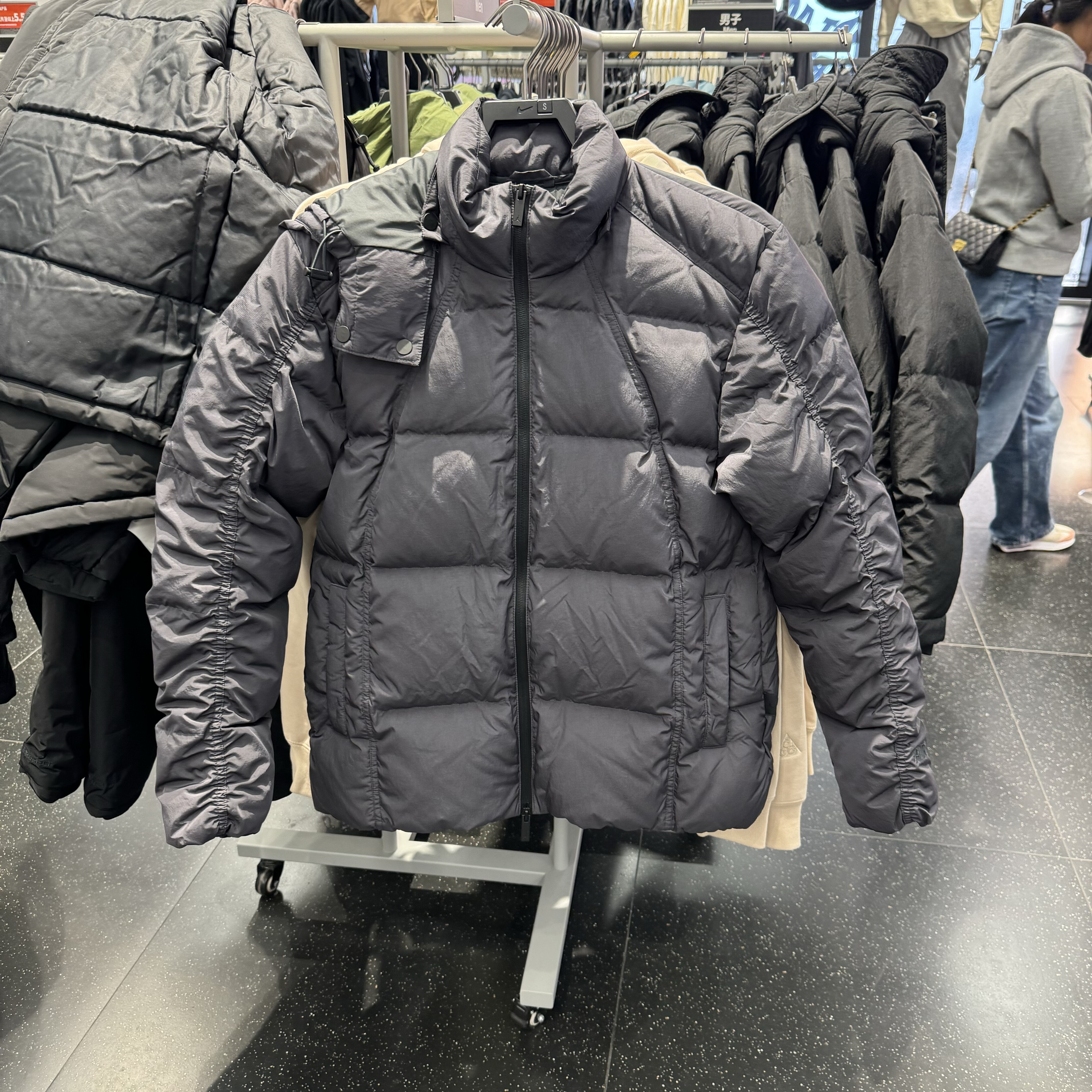 犇犇运动Nike/Therma-FIT男宽松舒适保暖戴帽可拆卸羽绒服FV7220