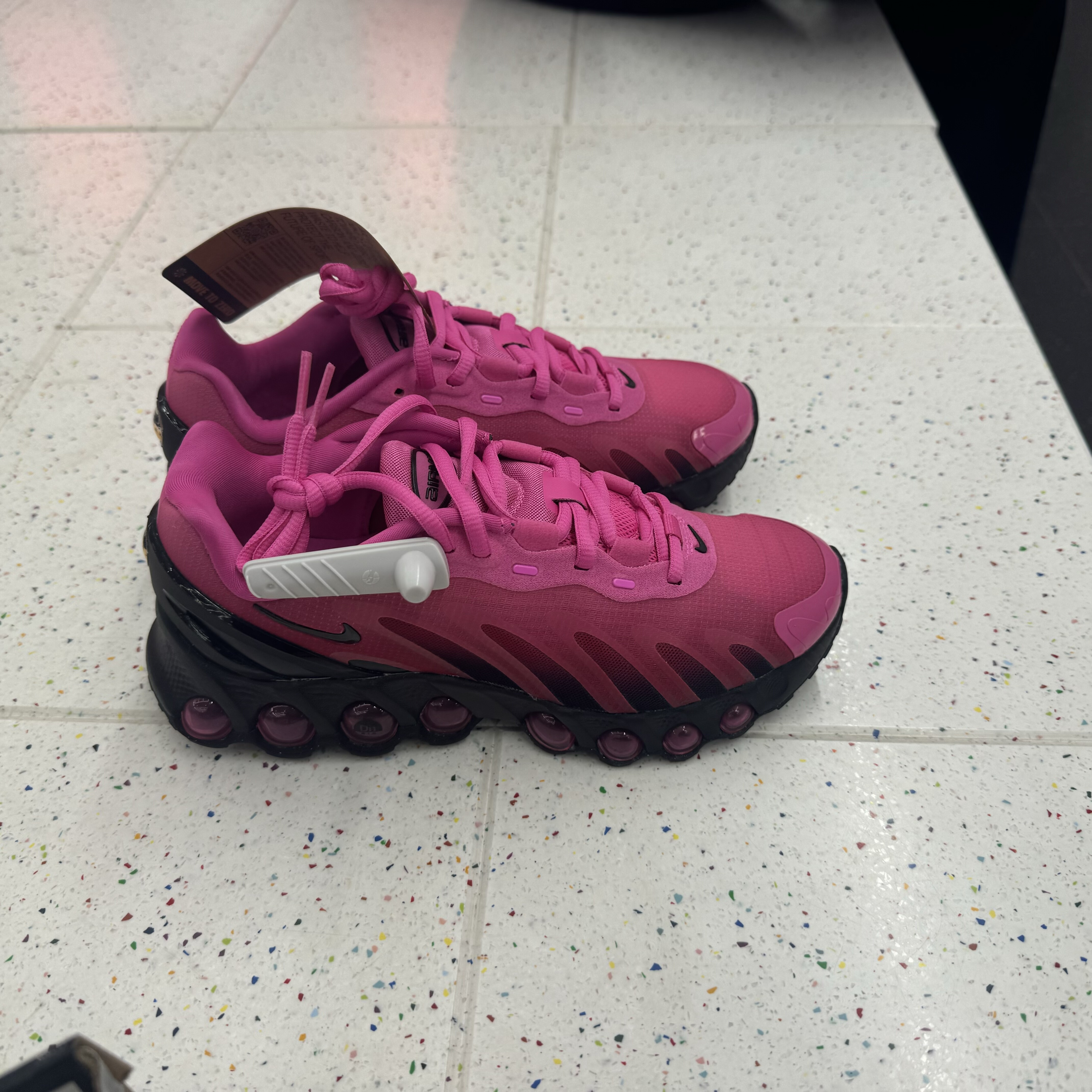 犇犇运动Nike/ MAX DN8 女子全掌气垫舒适缓震跑鞋HF5509-601