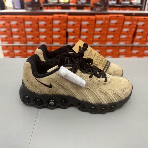 犇犇运动Nike/Air Max Dn8女子缓震透气舒适休闲跑步鞋IH3863-202
