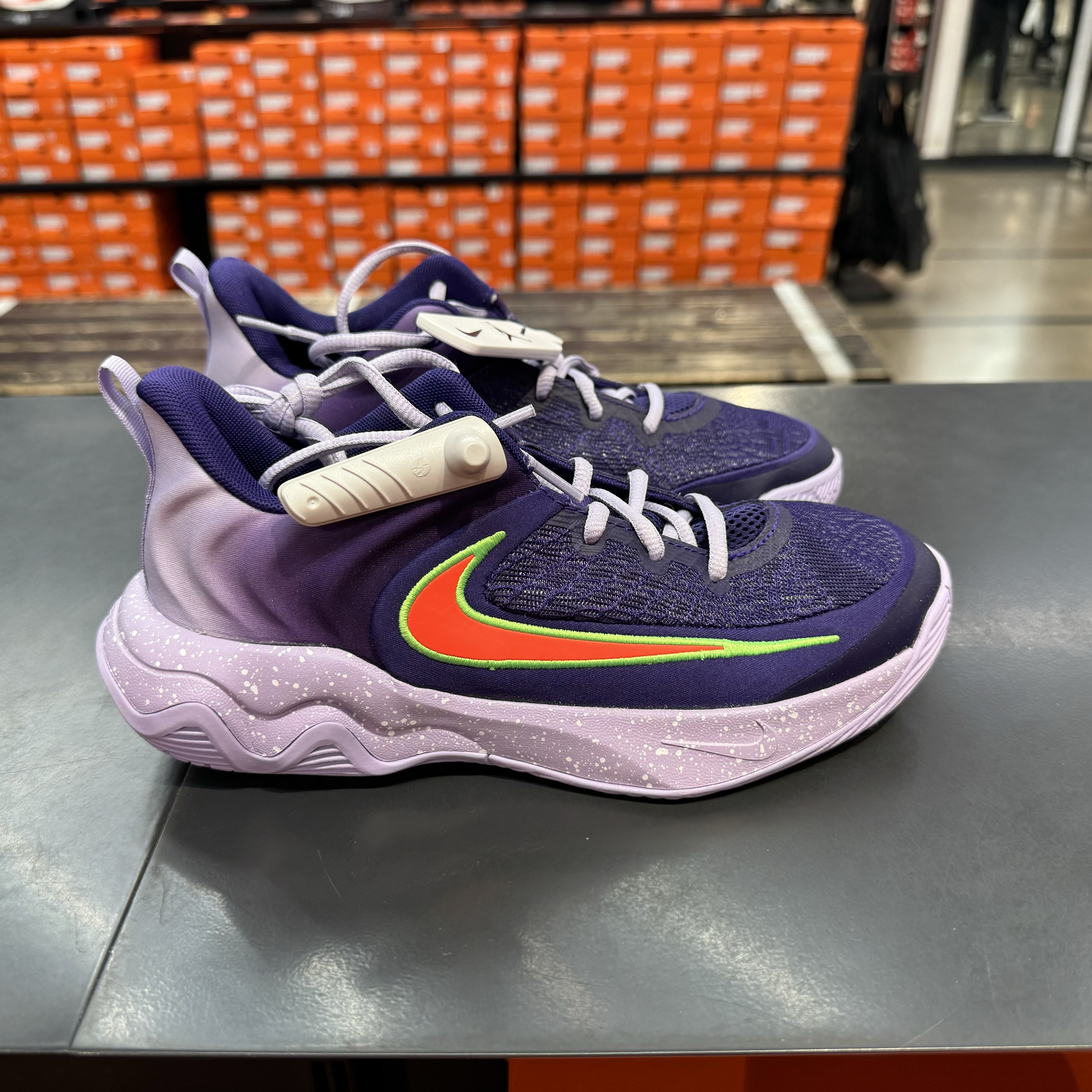 犇犇运动Nike/ GS 大童休闲舒适耐磨低帮减震篮球鞋IH7664-IQ0818