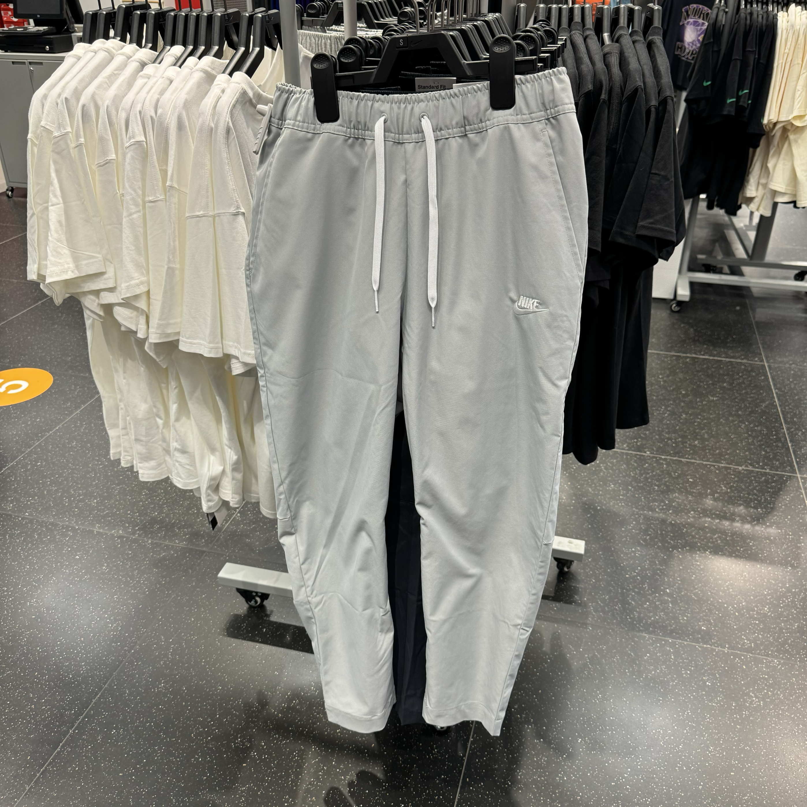犇犇运动Nike/男子秋季舒适休闲透气梭织宽松直筒长裤DX0625-077