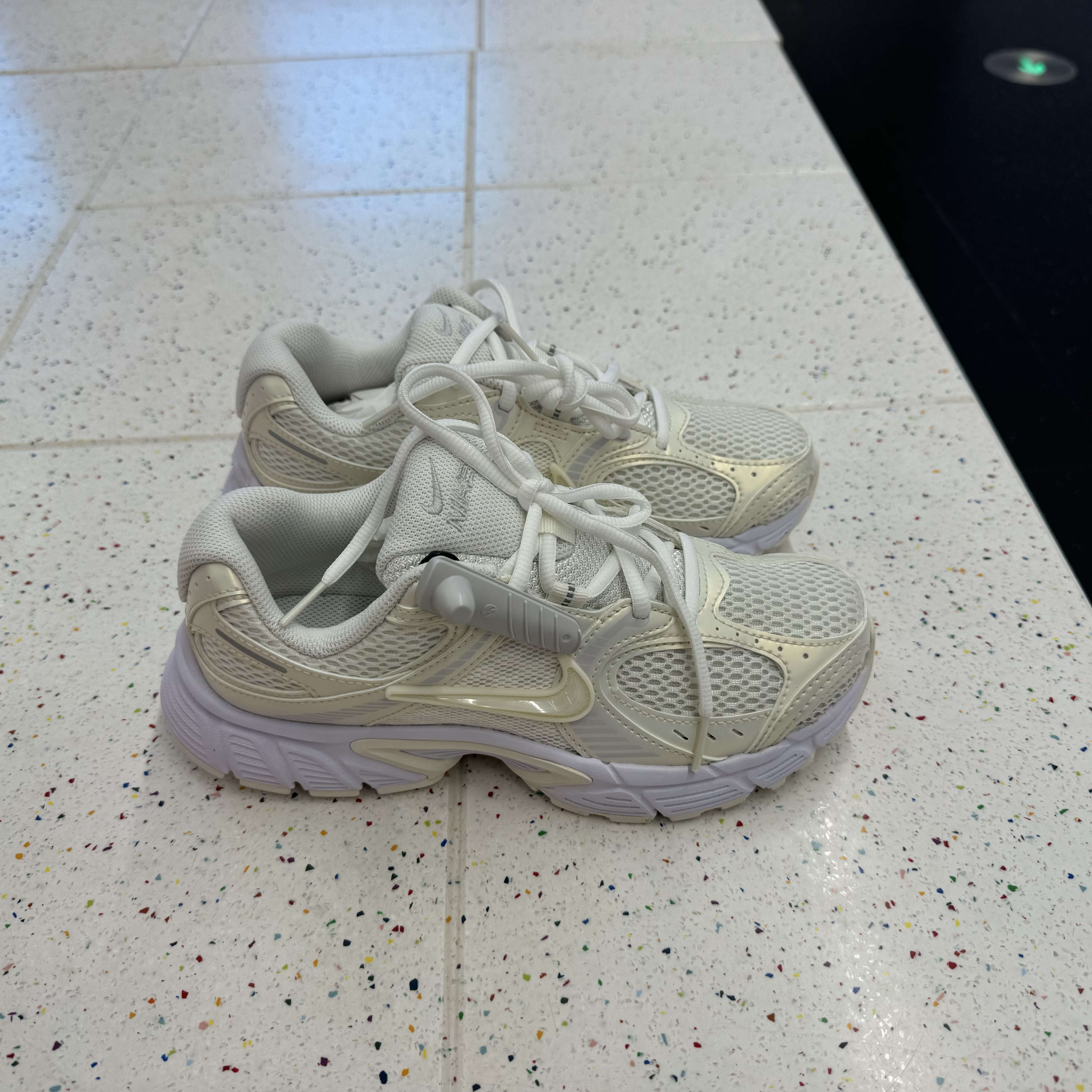 犇犇运动Nike/ V5 RNR女子舒适复古休闲鞋跑步鞋 IH6355-HQ7901