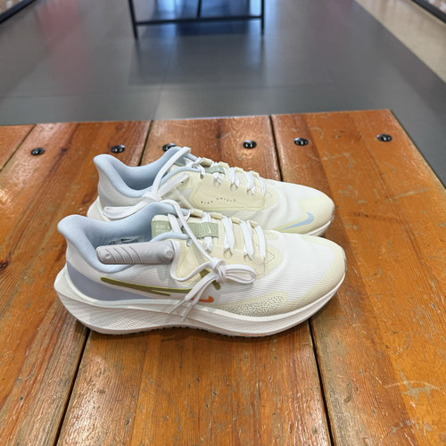 犇犇运动Nike/耐克 Pegasus39 Shield 飞马女防泼水跑步鞋 FV8112