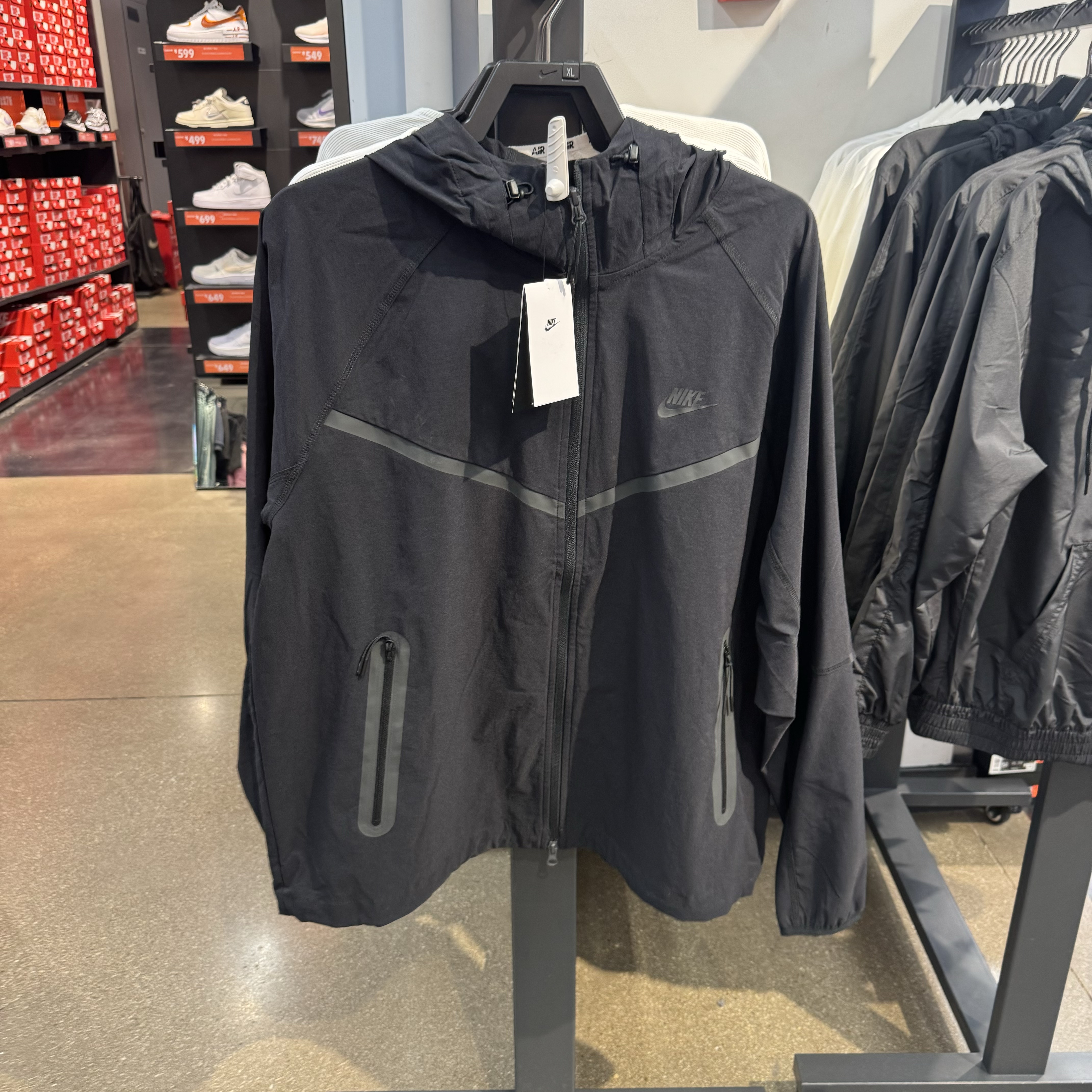 犇犇运动Nike/男子梭织宽松连帽防风休闲夹克外套HM7152-010-325