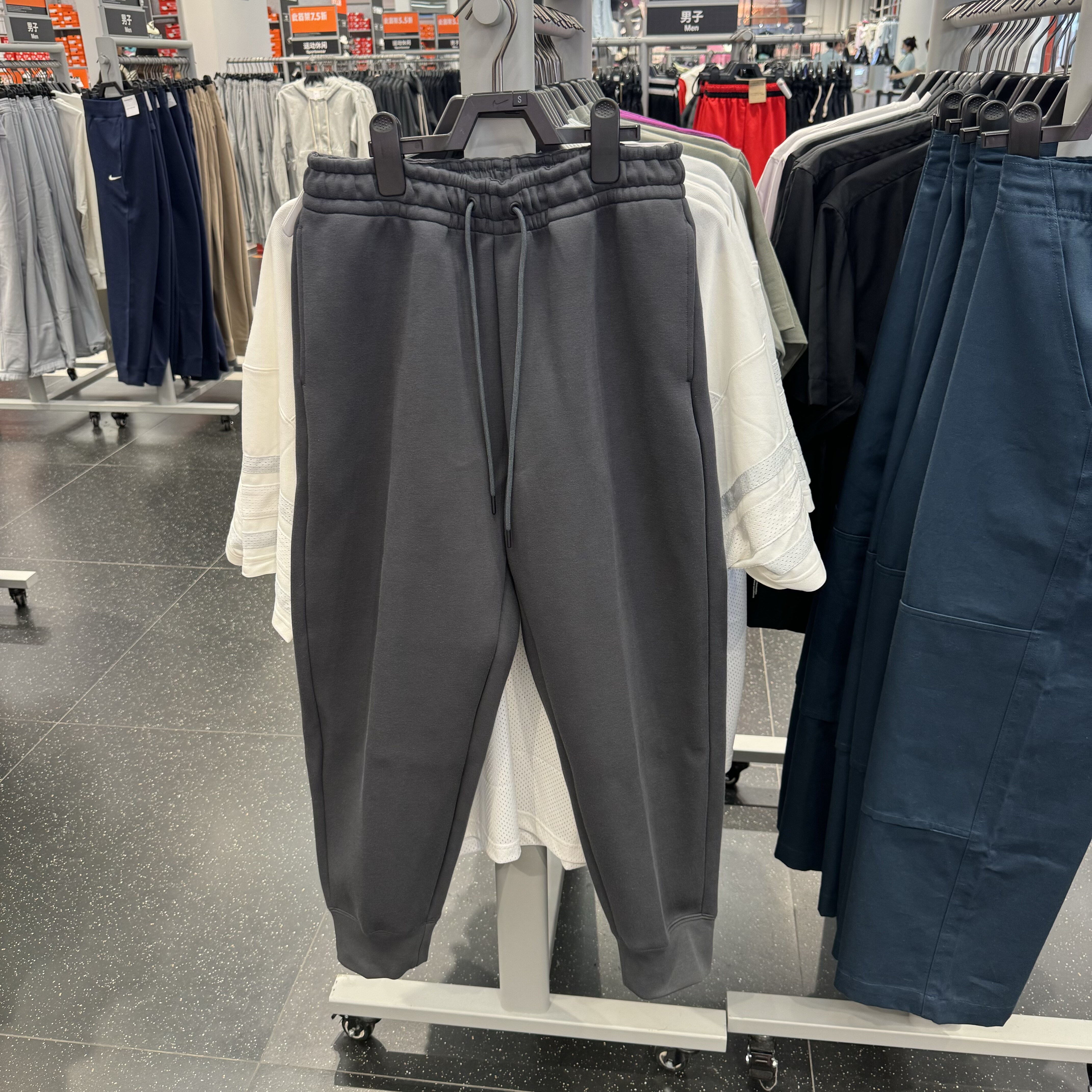 犇犇运动Nike/男子刺绣加厚宽松透气休闲束脚收口长裤FZ7594-060