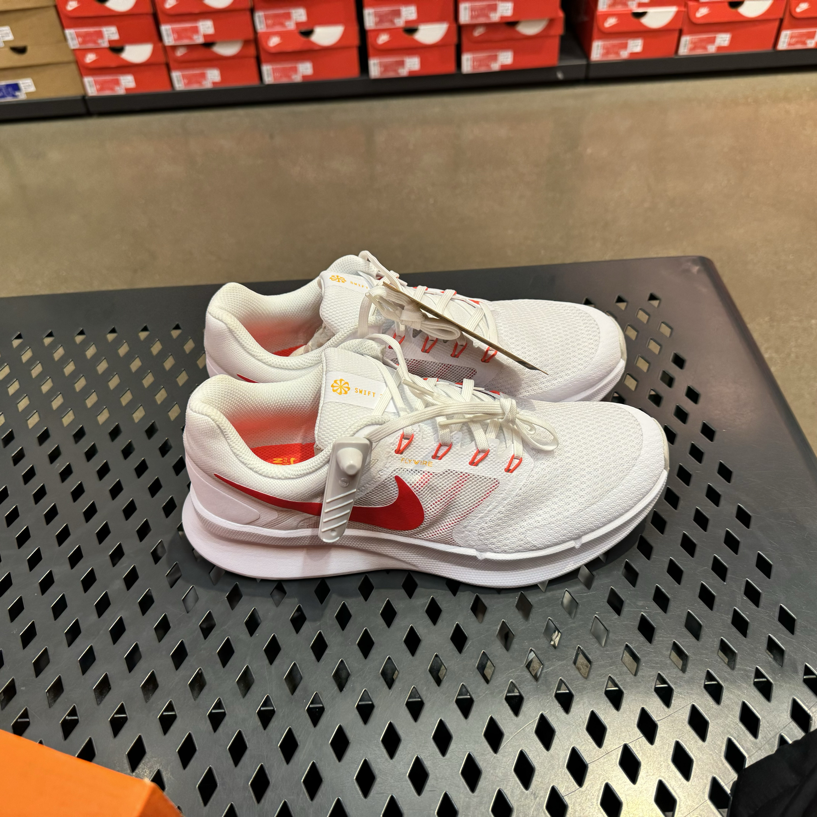 犇犇运动Nike/耐克 RUN SWIFT 3 男子网面透气缓震跑步鞋 DR2695