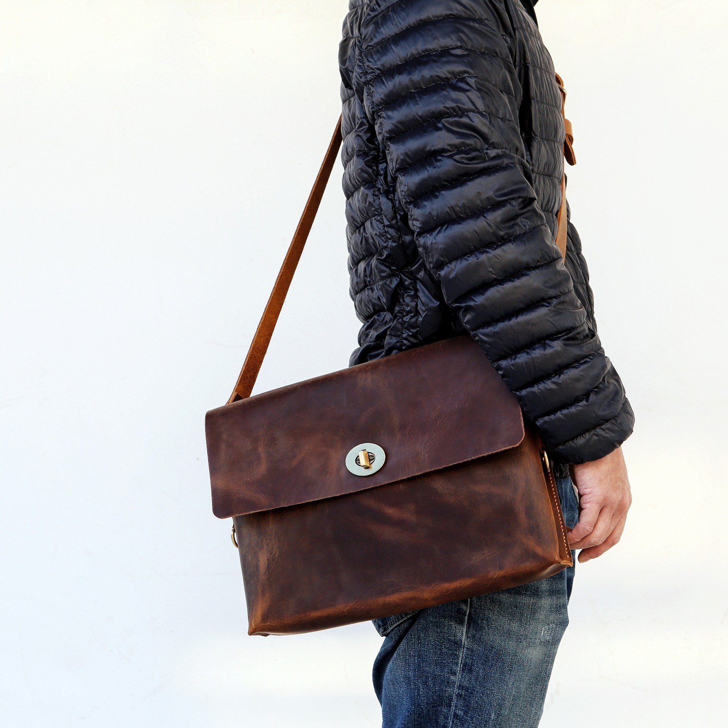 欧美笔记本电脑真皮男斜挎复古