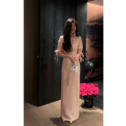 N.COU妮蔻25夏新款时尚气质高级感洋气设计感立体花V领天丝连衣裙