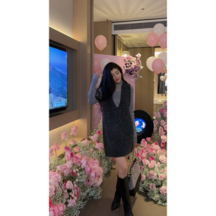 N.COU妮蔻25冬新款 简约时髦洋气精致百搭叠穿V领加厚闪闪连衣裙