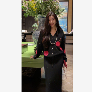 气质百搭优雅V领樱桃提花刺绣绵羊毛开衫 N.COU妮蔻25冬新款 时尚