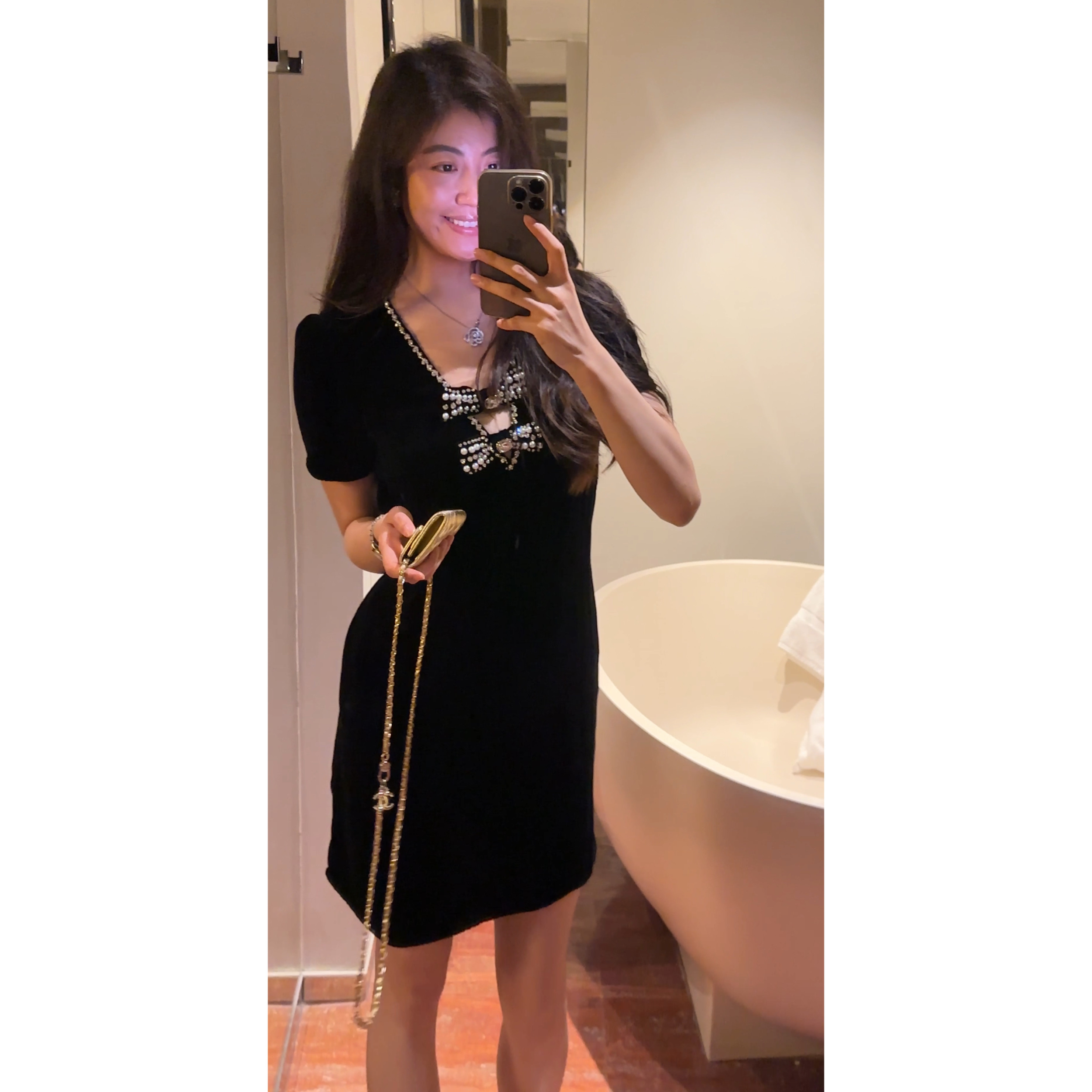 N.COU妮蔻26夏新款桑蚕丝V领钉钻丝绒连衣裙女收腰显瘦气质小黑裙