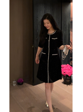 N.COU妮蔻25秋新款黑色小香风温柔气质钉钻显瘦圆领长袖连衣裙女