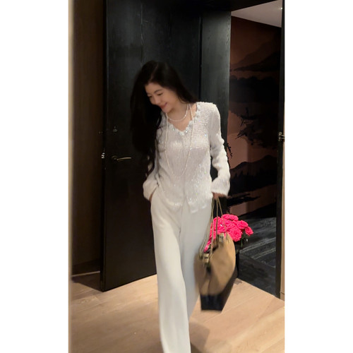 N.COU妮蔻25秋新款时髦设计洋气精致气质优雅亮片手工钩花V领上衣