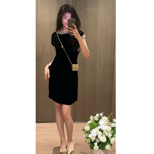 N.COU妮蔻26夏新款重工钉钻圆领桑蚕丝连衣裙女慵懒风显瘦长裙