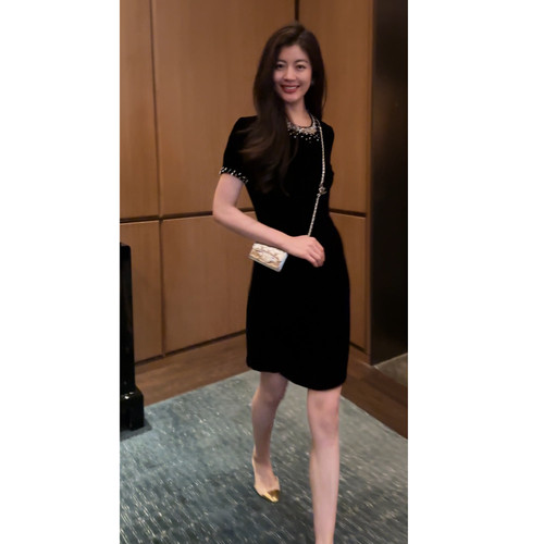 N.COU妮蔻26夏新款黑色桑蚕丝连衣裙女重工钉珠刺绣薄款透气短裙