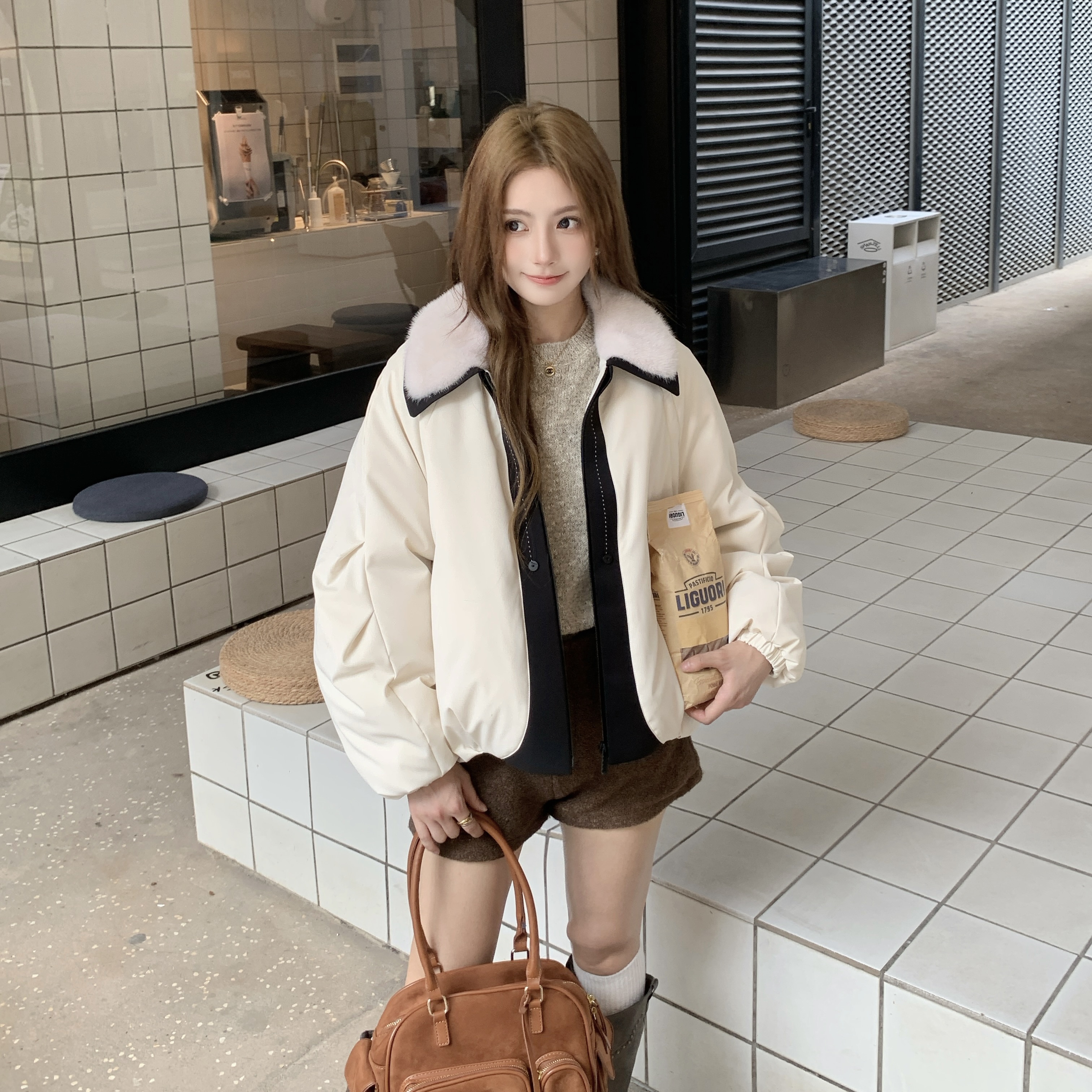 高端蛋白丝面料进口白貂领鹅绒服