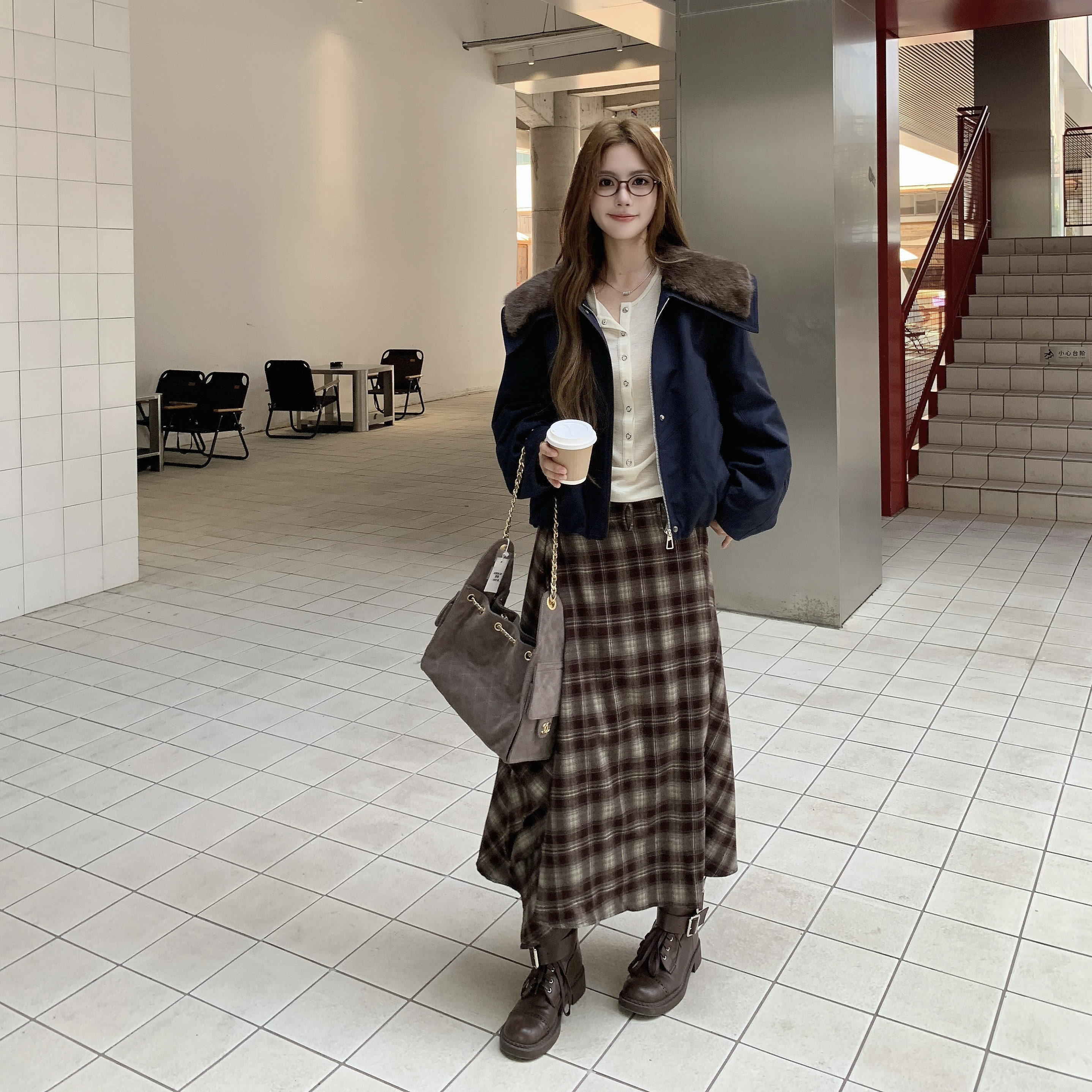 酷飒藏蓝 2025年新款派克鹅绒服搭配进口青根貂毛领