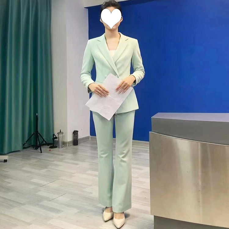 雅时捷AD主持人上镜装浅绿色西装套装女教师微喇裤演讲比赛