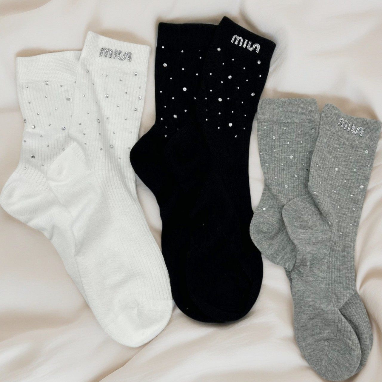 四季款中筒袜满天星烫砖女士饰品休闲字母精梳棉潮袜吸汗透